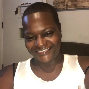 Meet your Posher, Anissa